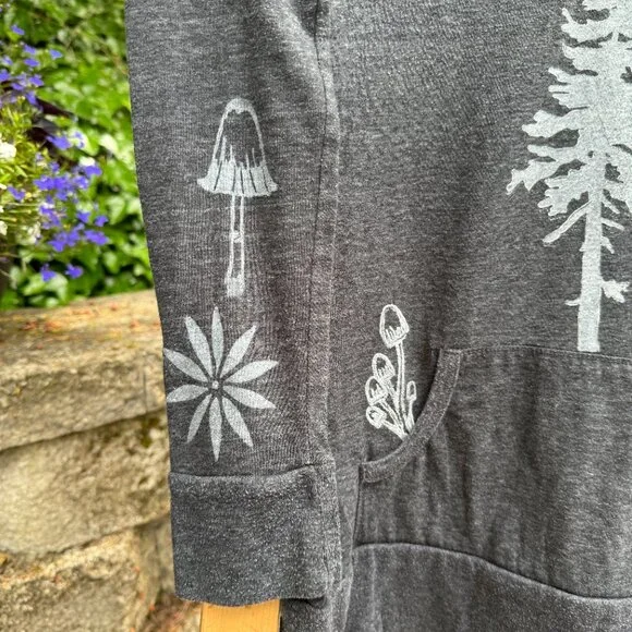 Hand-Printed Forest Hoodie – Evergreen Tree & Mushroom Design – Charcoal Gray, S - Picture 5 of 9